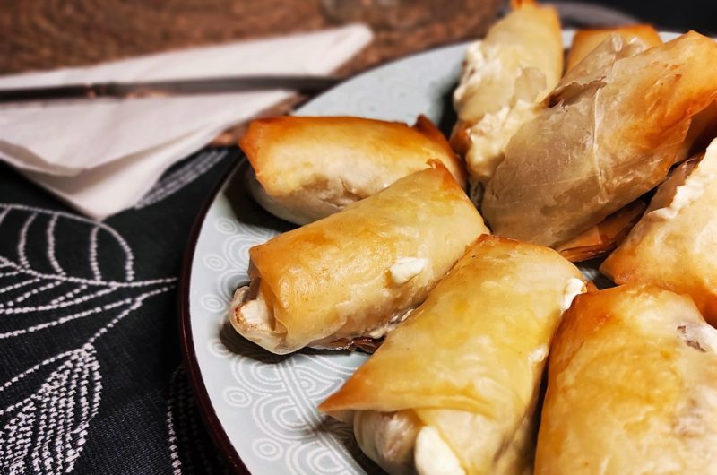 Paquetitos de endivias asadas con queso crema, un aperitivo sorprendente.