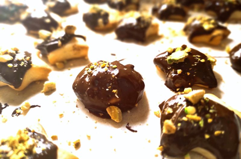 Galletas de naranja con chocolate negro y pistachos