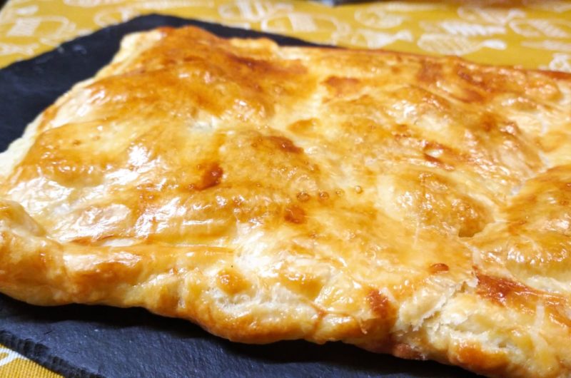 Empanada de queso de cabra y tomate