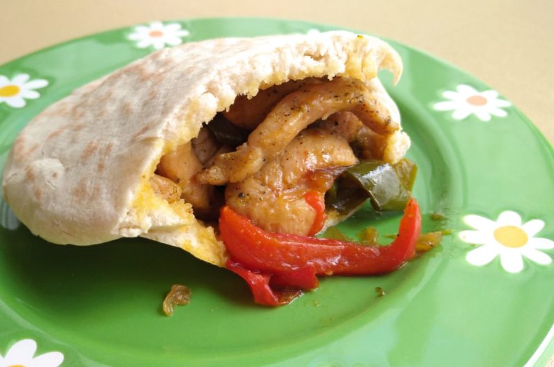 Pan de pita con relleno al curry