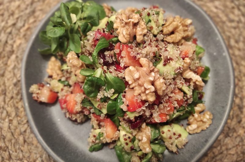 Ensalada de quinoa con fresas